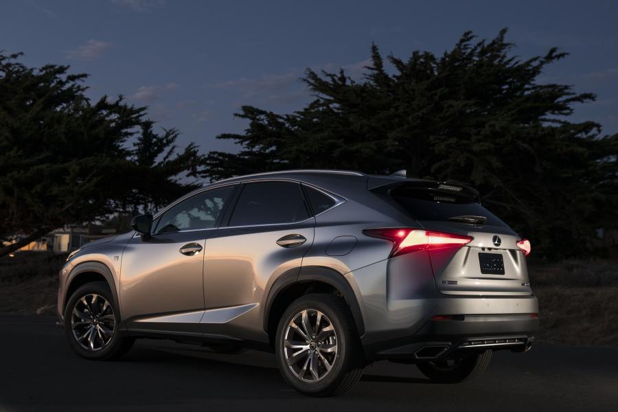  Lexus NX300 F-Sport 2017 года  (NA) (фото 14 из 41)